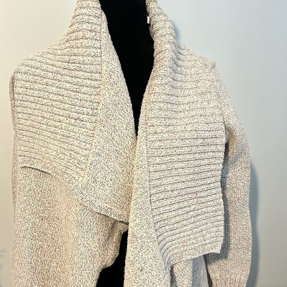 Cabi XS sweater cardigan style #900   B - Picture 2 of 10